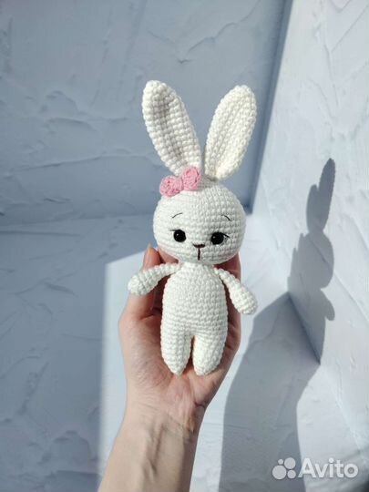Вязаные игрушки (заяц, гусь)