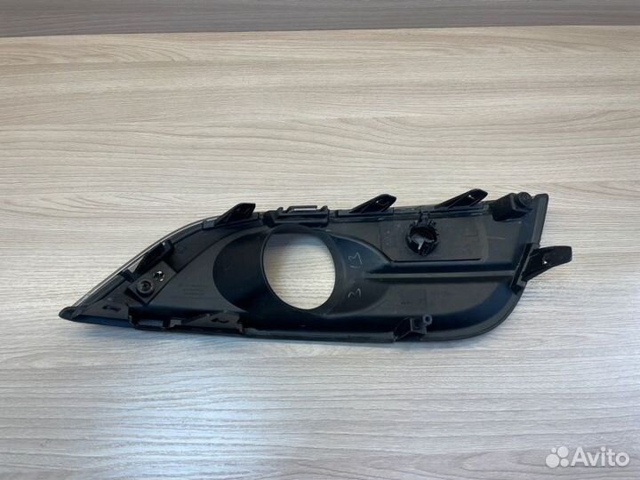 Заглушка противотуманной фары передняя левая