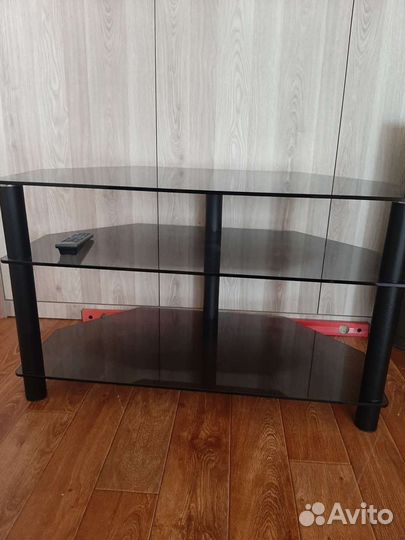 Стеклянная тумба под тв