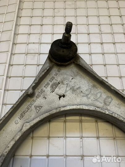 Комплект передних рычагов верхних Mercedes W220