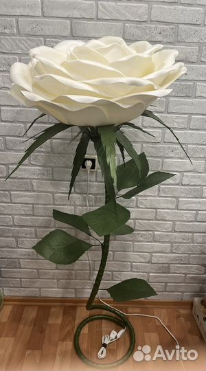 Ростовая роза-светильник