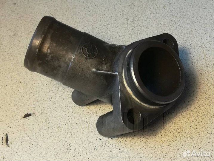 Патрубок системы охлаждения Mercedes-Benz C-Class