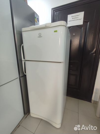 Холодильник Indesit, 145 см