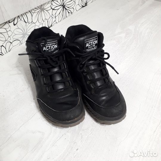Продам ботинки р. 34