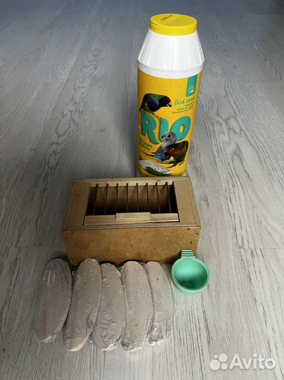 Клетка, песок, камень для попугаев