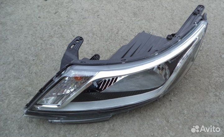 Фара Kia Rio