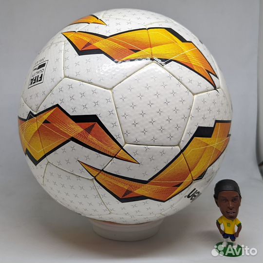 Официальный футбольный мяч Лиги Европы 2018-19