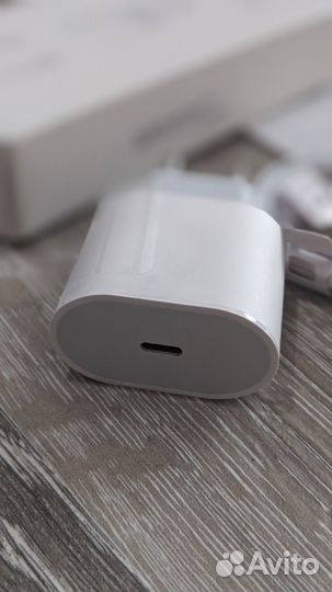 Комплект зарядка для iPhone 20W + кабель