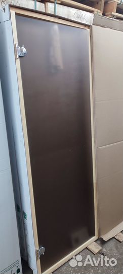 Стеклянная дверь для бани