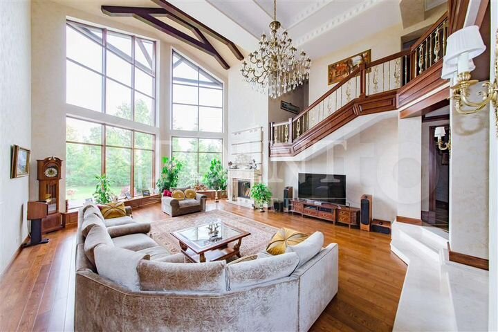 Дом 1200 м² на участке 40 сот.