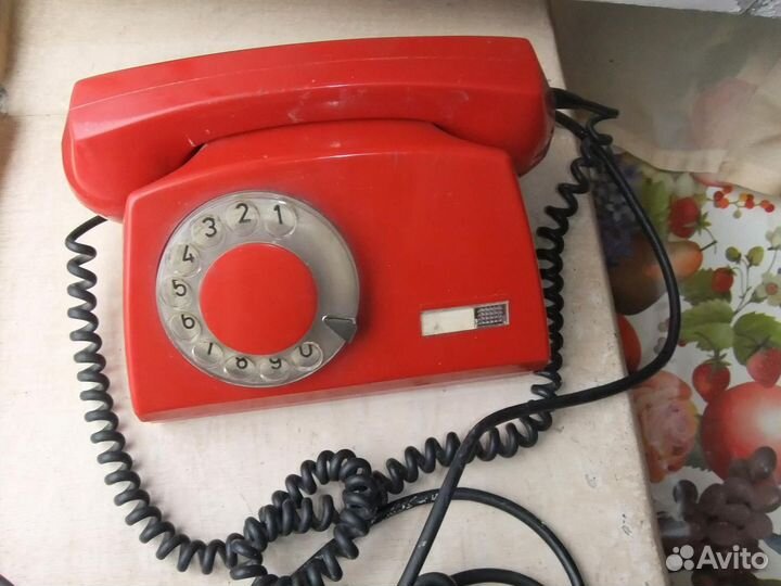 Дисковый красный Телефон времён СССР рабочий