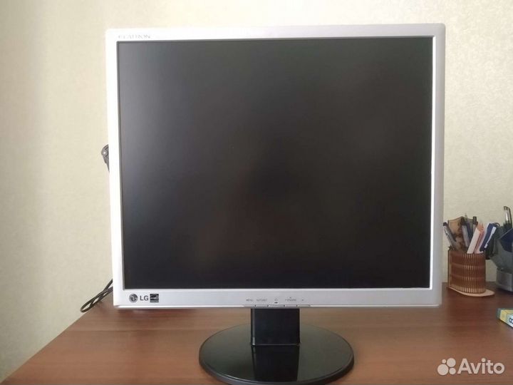 Монитор LG Flatron L1942SE