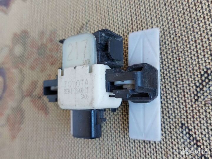 Toyota land cruiser 200 Штатный парктроник