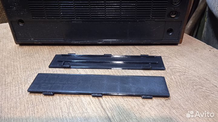 К Радиоприемнику Океан-209 крышка для батареек