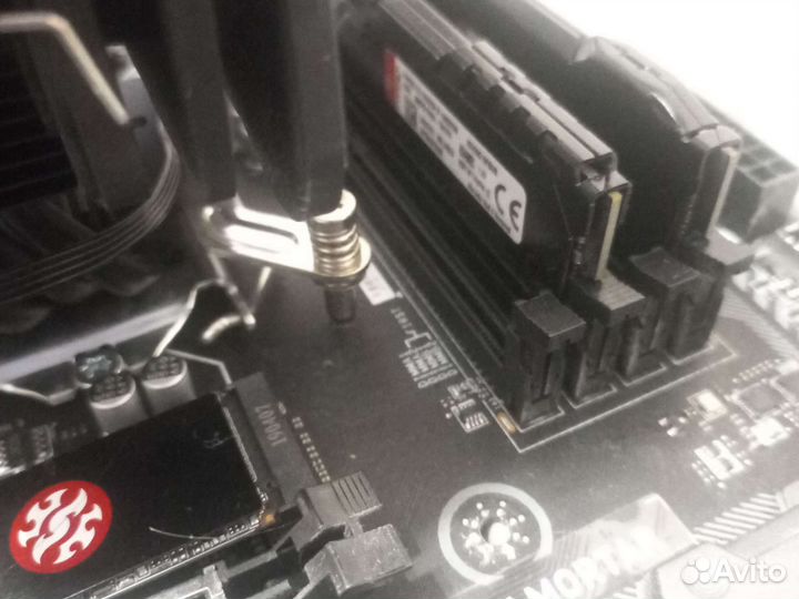 Материнская плата с процессором и памятью