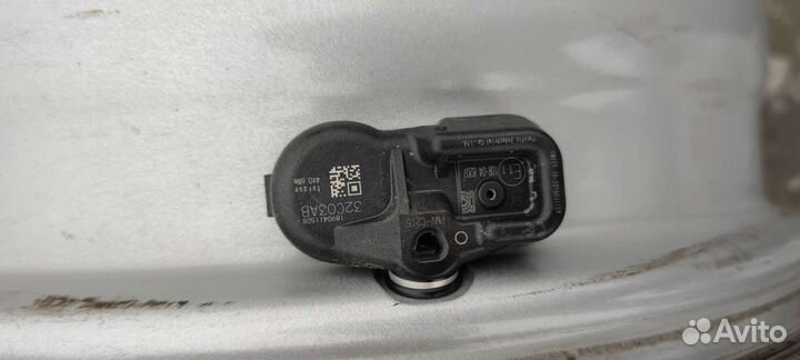 Оригинальные R16 Toyota Camry+датчики давления