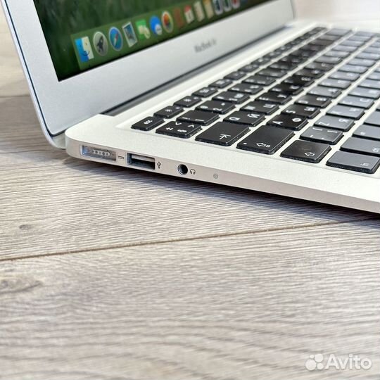 MacBook Air 13-inch (Mid 2012) i5 / 4gb / 128 SSD