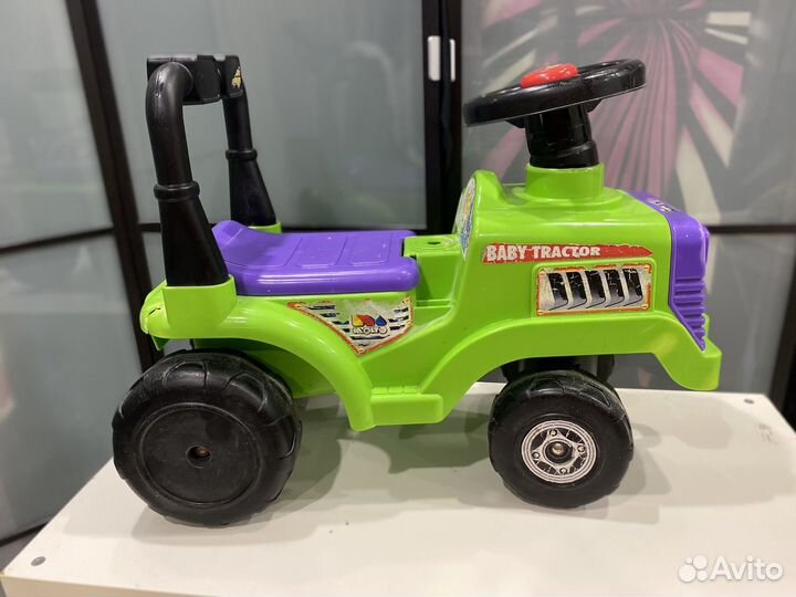 Машинка-каталка трактор