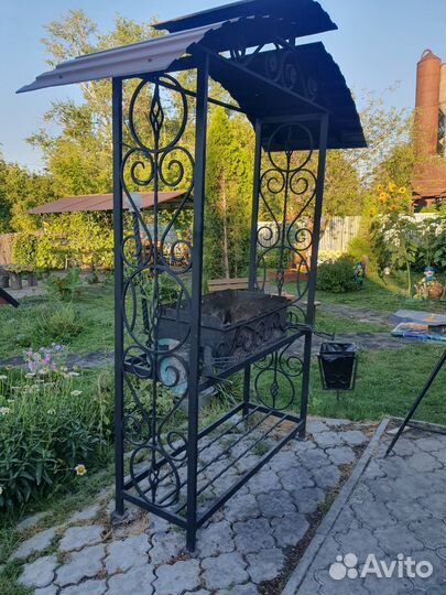 Мангал с крышей