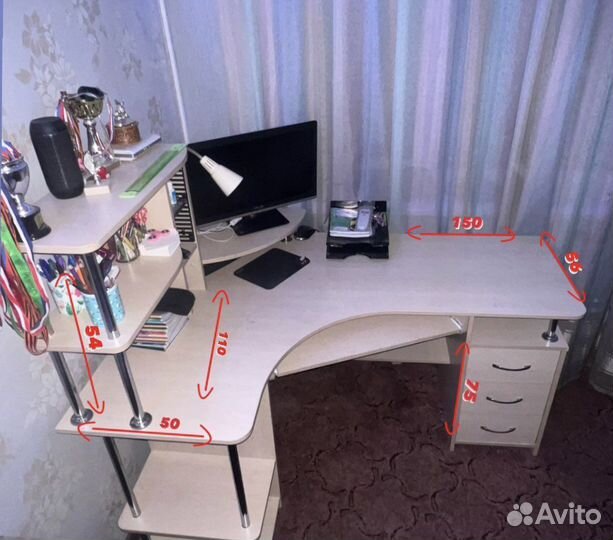 Угловой письменный стол