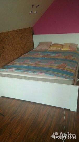 Кровать