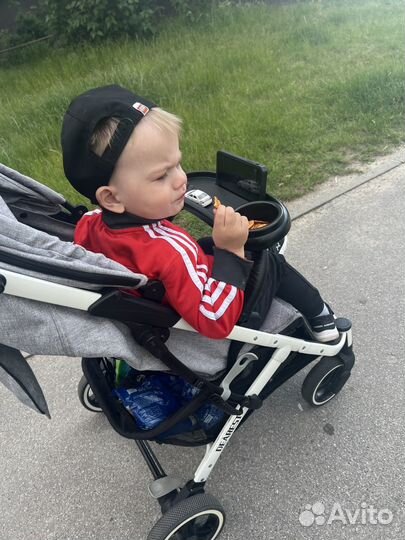 Универсальный столик бампер на коляску