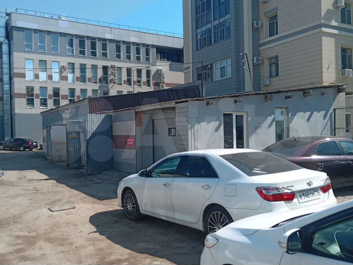 Гараж, > 30 м²