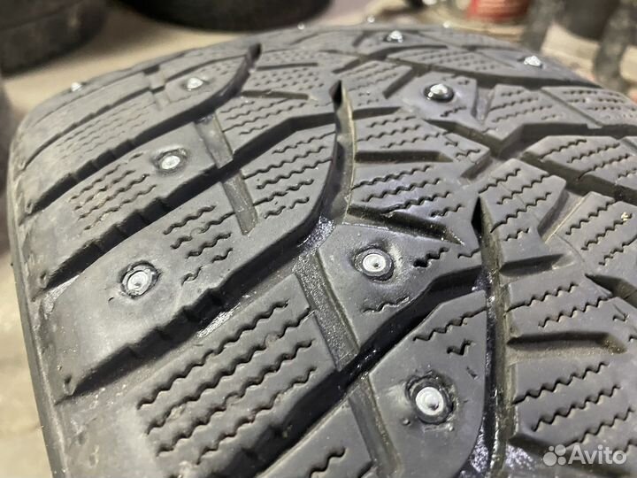 Bridgestone Blizzak Spike-02 245/40 R18