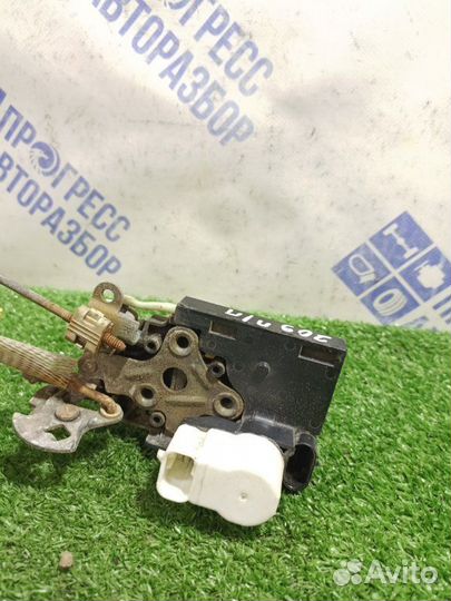 Замок двери передний правый Chevrolet Trailblazer