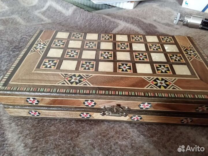 Шахматная доска, шахматные фигурки, ручная работа