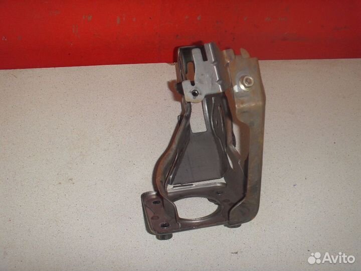 Кронштейн педали тормоза 5510646030 Toyota Raum