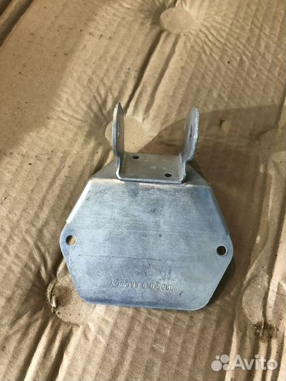 Крепление регулятора напряжения ява