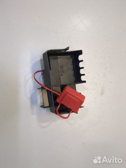 Крышка блока предохранителей Buick Envision 2020