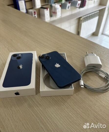 Телефон iPhone 13