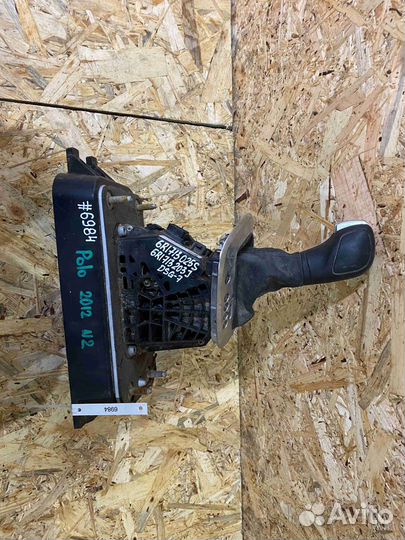 Кулиса Volkswagen V (2009—2015) 6R1 713 025 S, 6R1 713 203 J