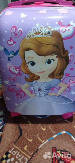 Детский чемодан на колесиках