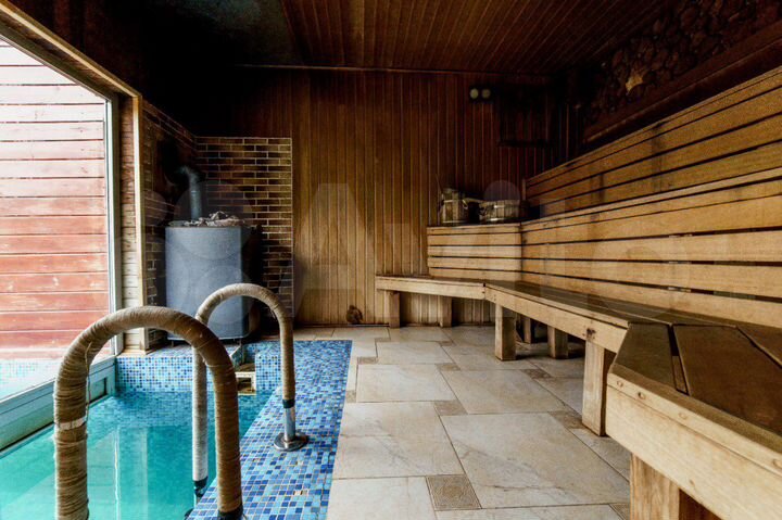 Коттедж 200 м² на участке 10 сот.