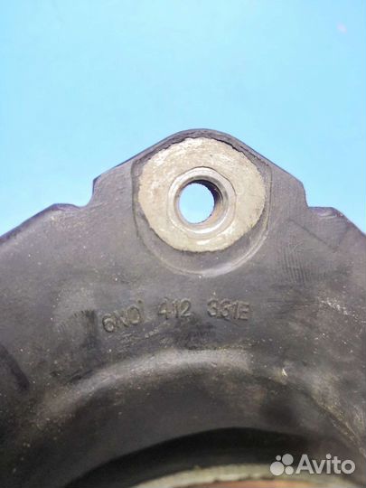 Опора передней стойки