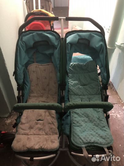 Коляска для двойни bumbleride
