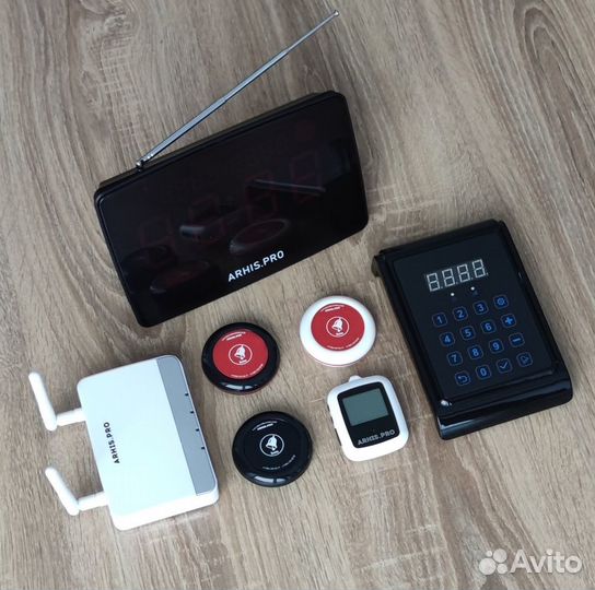 Кнопки вызова официанта с часами в оссортименте