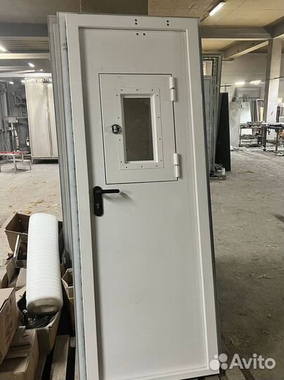 Тамбурная дверь