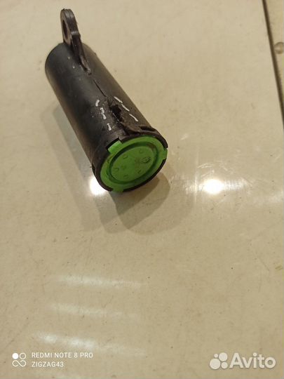 Амортизатор бардачка (Peugeot 3008)