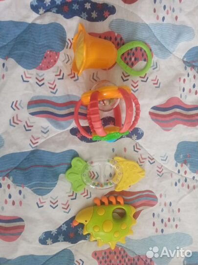 Подвесные игрушки infantino и fisher price