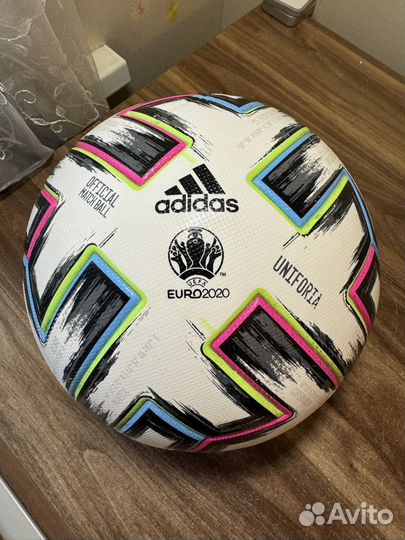 Футбольный мяч adidas uniforia euro 2020