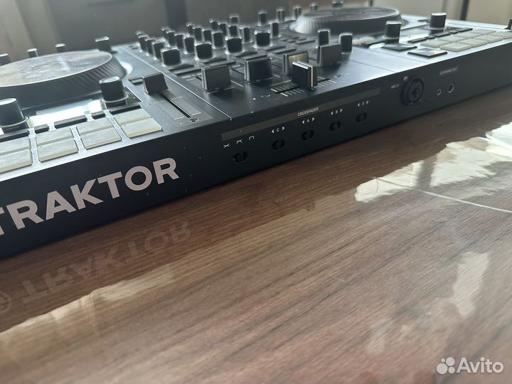 Dj контролер TraktorNI Kontrol S4 MK3