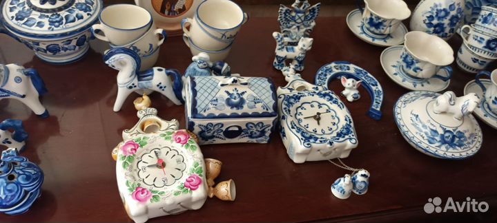 Гжель часы, статуэтки,чайные пары, наборы
