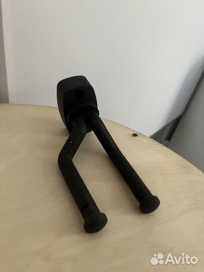 Настенный держатель для гитары K&M 16280