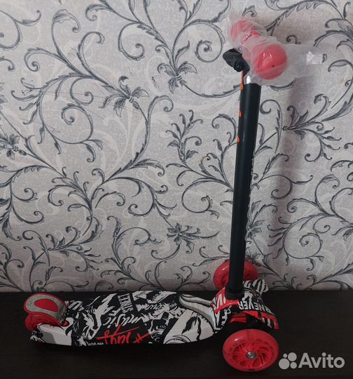 Самокат детский трехколесный новый