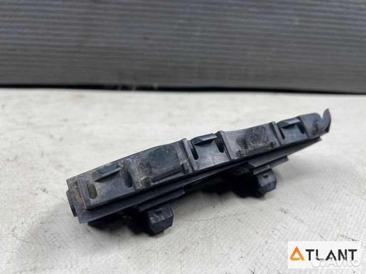 Крепление бампера передняя левая honda stream