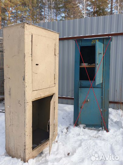 Металлический шкаф / сейф